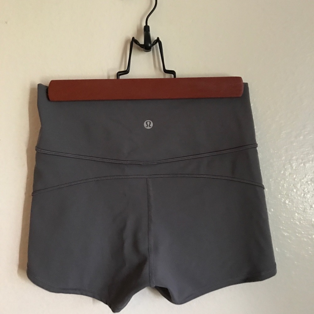 Lululemon In Movement Short *Everlux 2.5” Titanium
